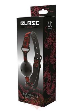 Кляп с отверстиями для дыхания Dream Toys Blaze Deluxe с красной вышивкой, пластиковый шар, регулируемый ремешок DT21533 фото